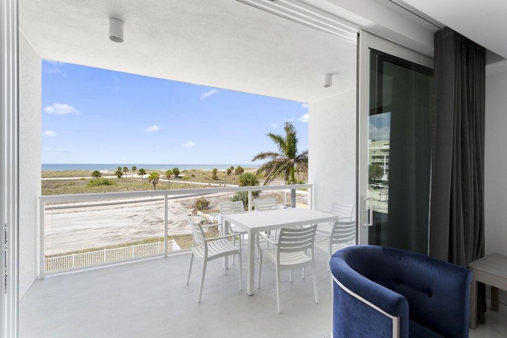 Ocean Club Treasure Island Hotel Deluxe Suite, 2 Bedrooms, Ocean View 21
