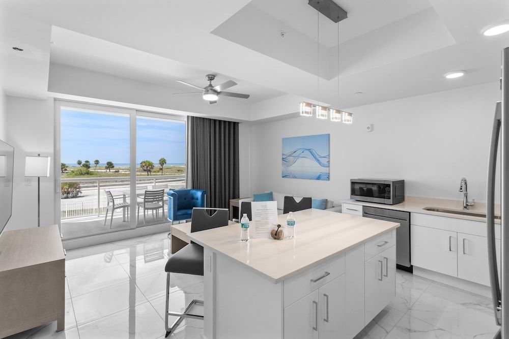 Ocean Club Treasure Island Hotel Classic Suite, 2 Bedrooms, Ocean View 14