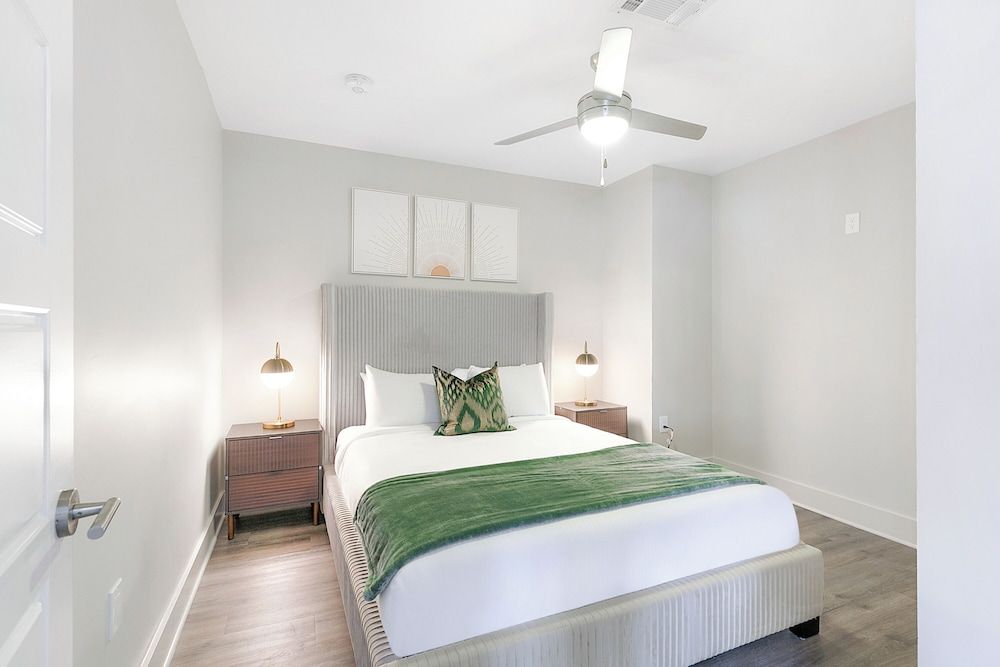 Luxury Apartment, 4 Bedrooms, 2 Bathrooms