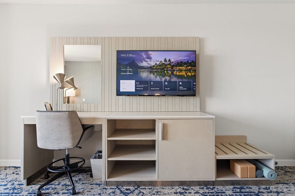 Suite, 1 King Bed, Accessible (Communications)