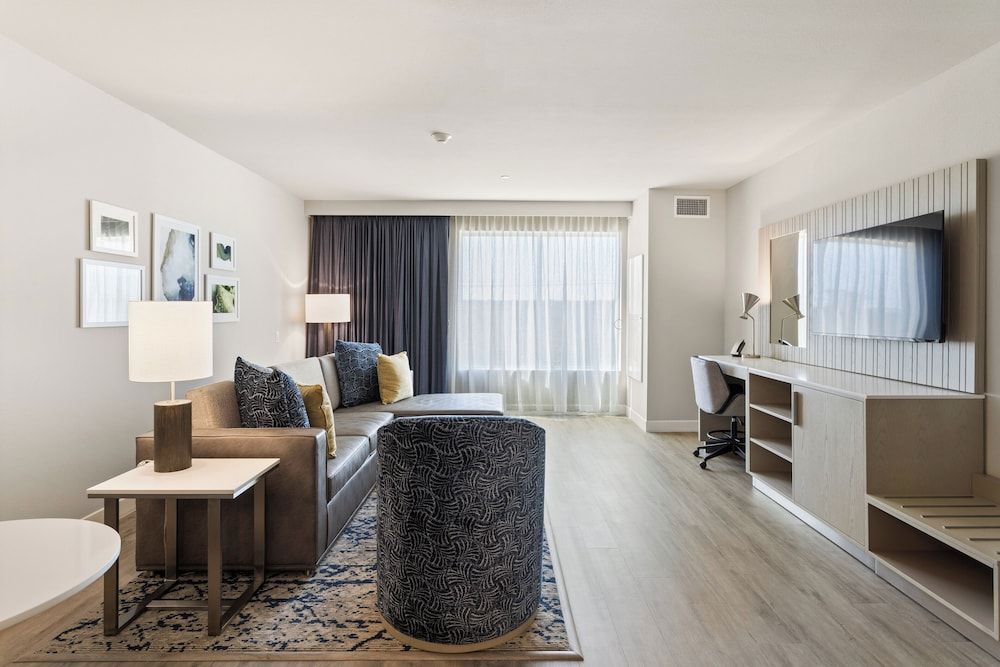 Suite, 1 King Bed, Accessible (Communications)