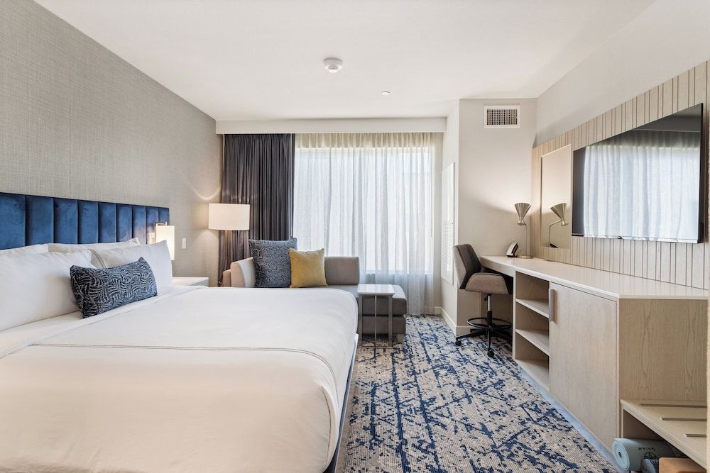 Standard Room, 1 King Bed, Balcony