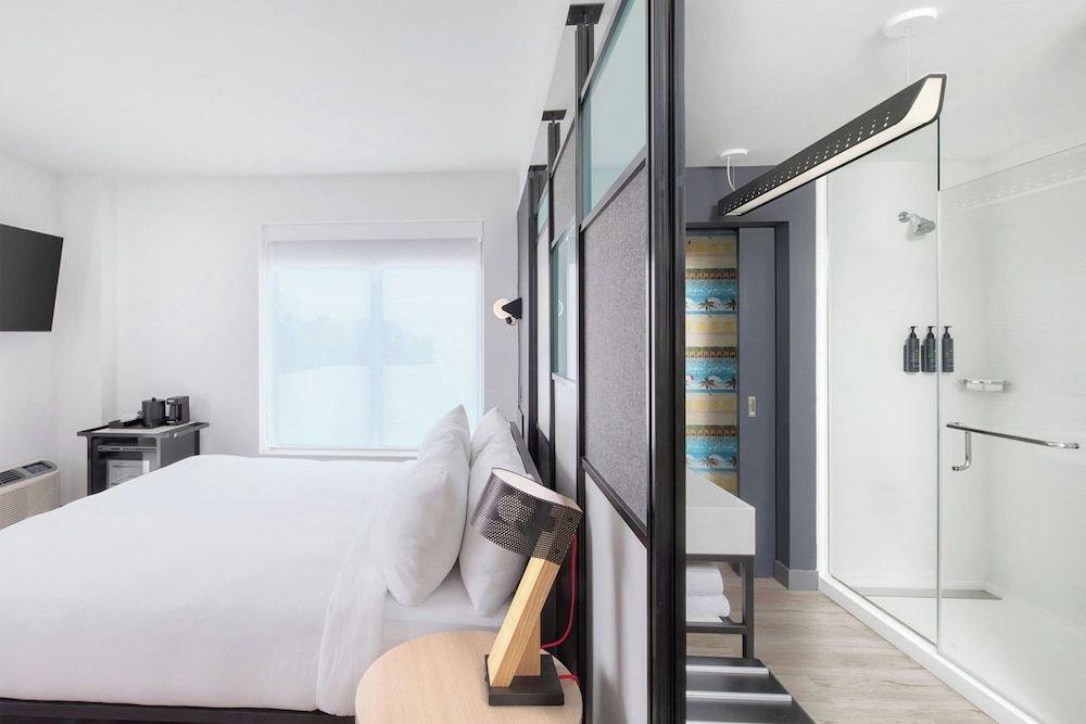 Room, 1 King Bed, Non Smoking, Balcony