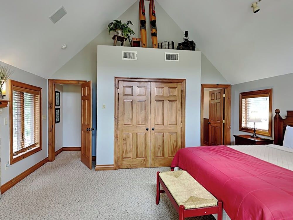 House (4 Bedrooms)