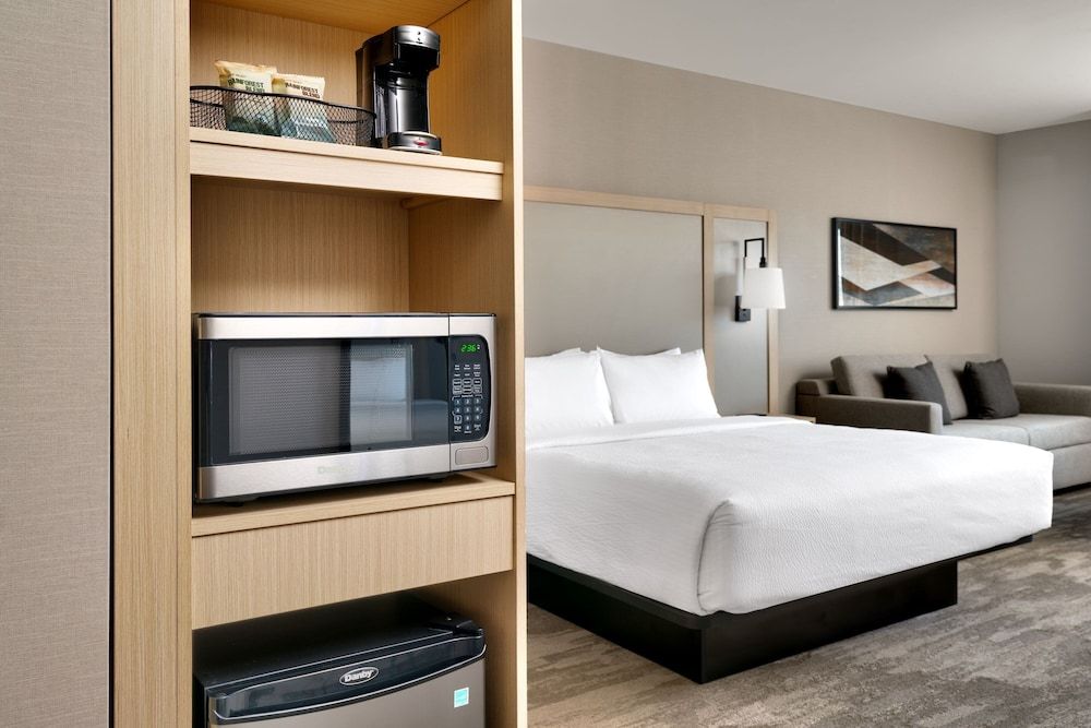 Fairfield Inn & Suites by Marriott Show Low Basic Room, 1 King Bed 2