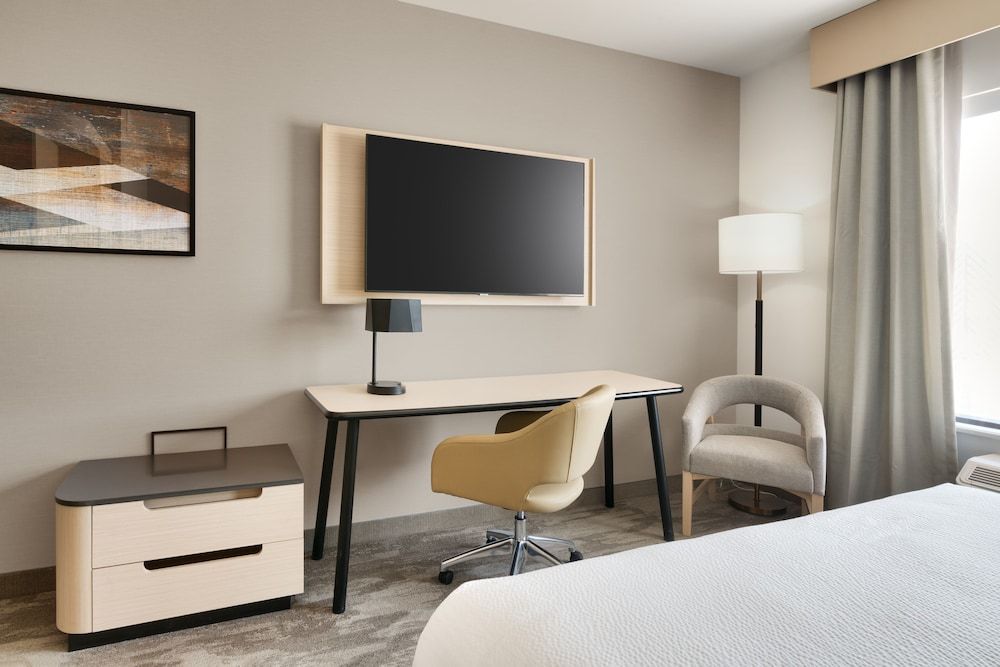 Fairfield Inn & Suites by Marriott Show Low Basic Room, 1 King Bed 4