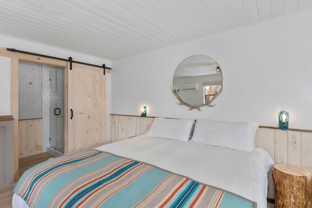 Hotel Palomino Patio King Room, Pet Friendly