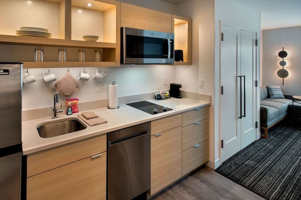 TownePlace Suites by Marriott Portland Airport ME Studio, 2 Queen Beds (Mobility/Hearing Accessible, Tub) 6