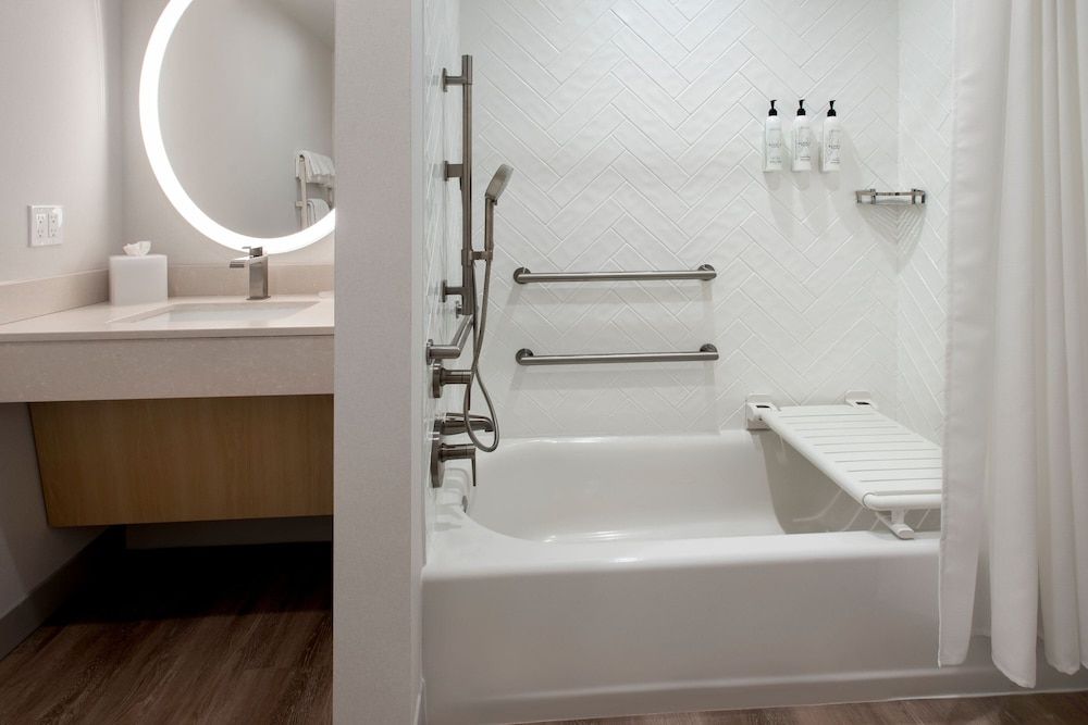 TownePlace Suites by Marriott Portland Airport ME Studio, 2 Queen Beds (Mobility/Hearing Accessible, Tub) 2