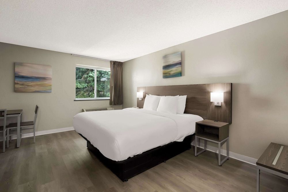 Standard Room, 1 King Bed, Non Smoking