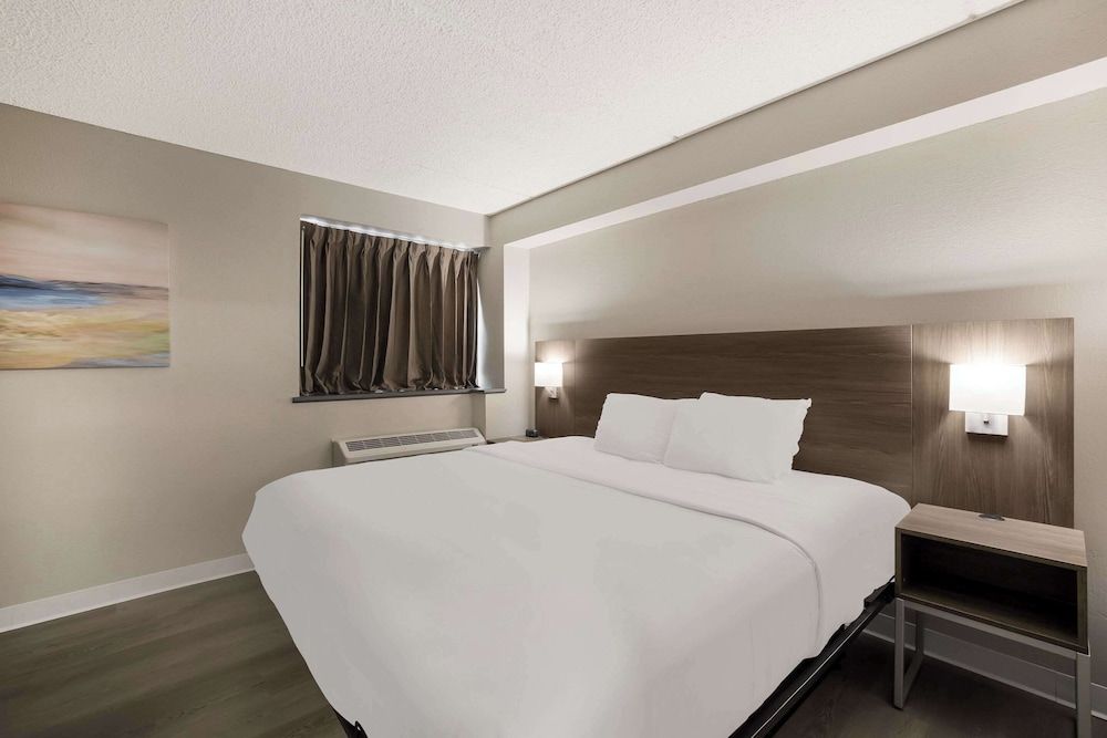 Suite, 1 King Bed with Sofa bed, Non Smoking