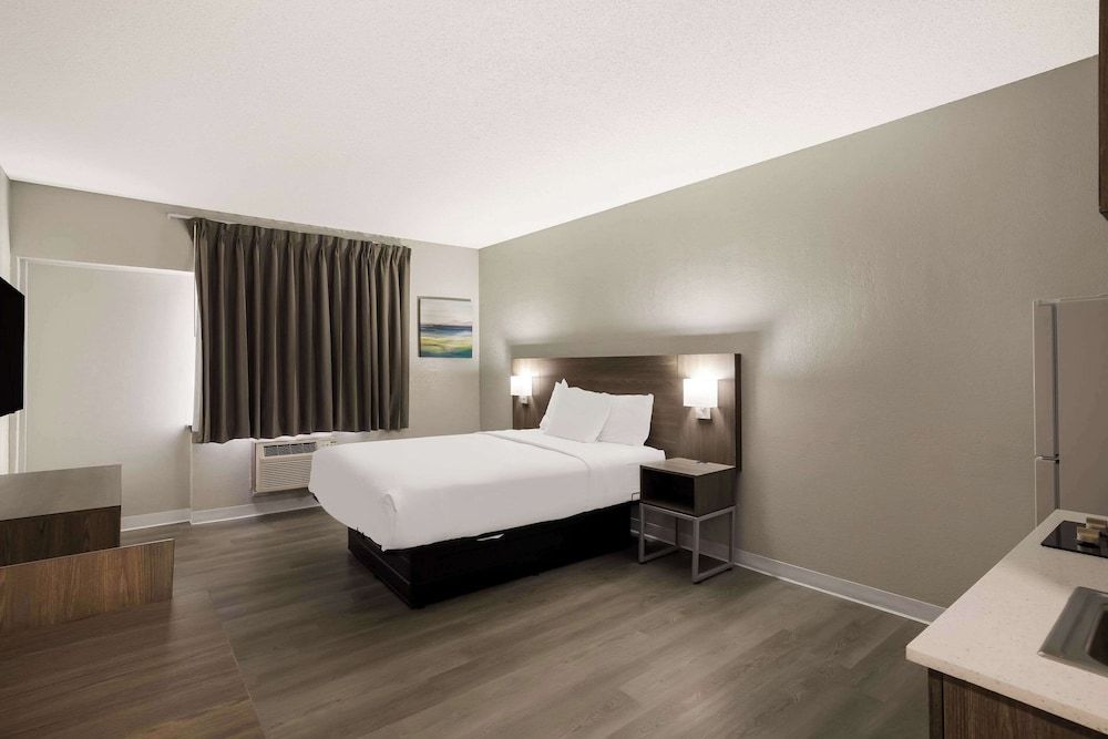 Standard Room, 1 Queen Bed, Non Smoking