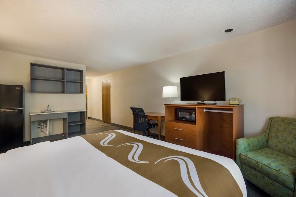 Suburban Studios Canon City Suite, 1 King Bed, Non Smoking
