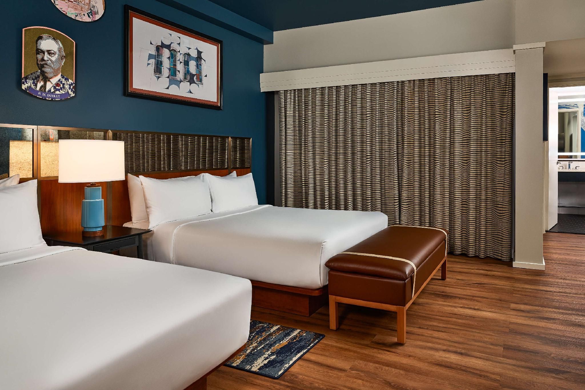 2 Queen Beds Guestroom Hearing Accessible