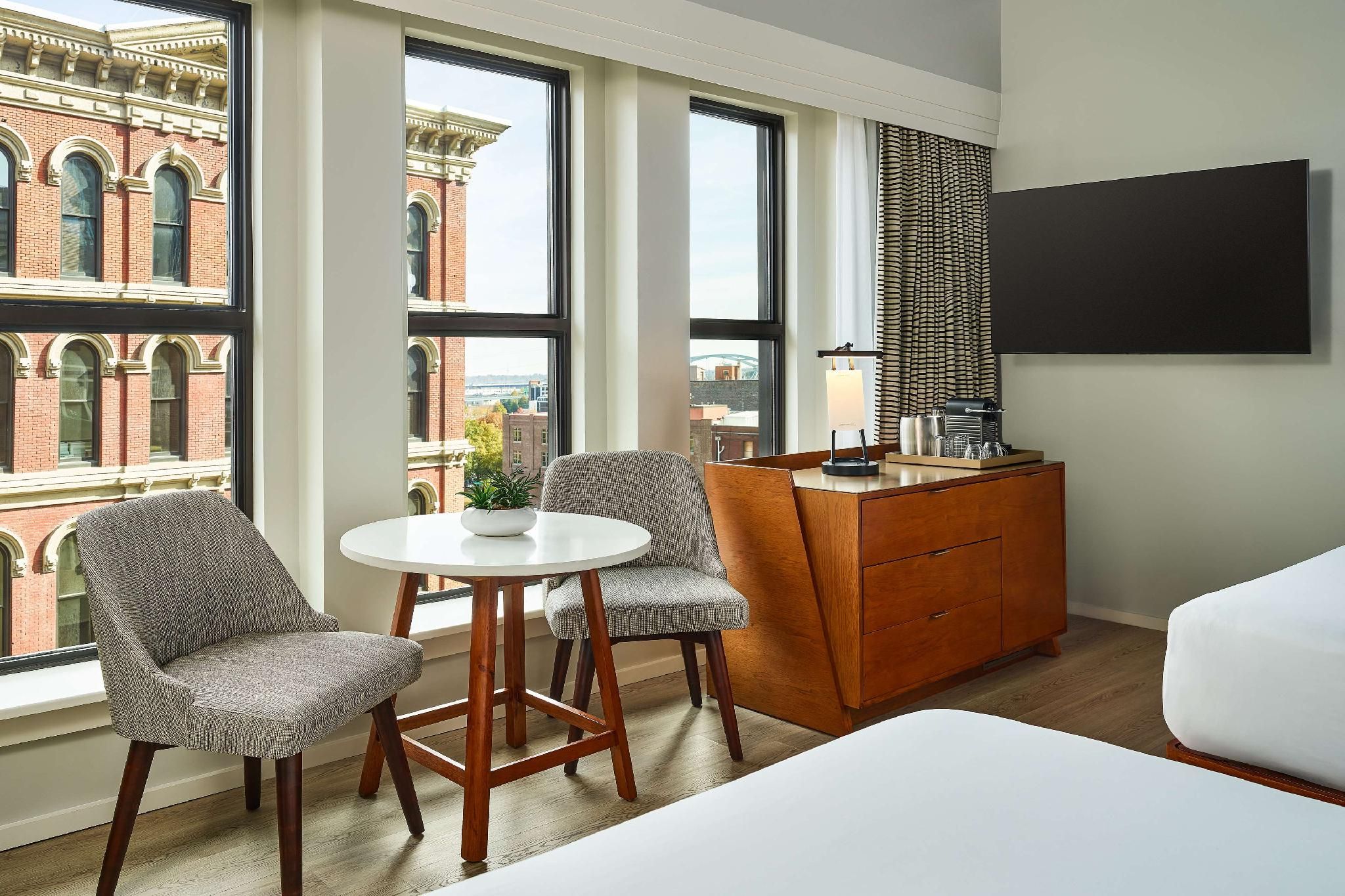 2 QUEEN BEDS DELUXE GUESTROOM
