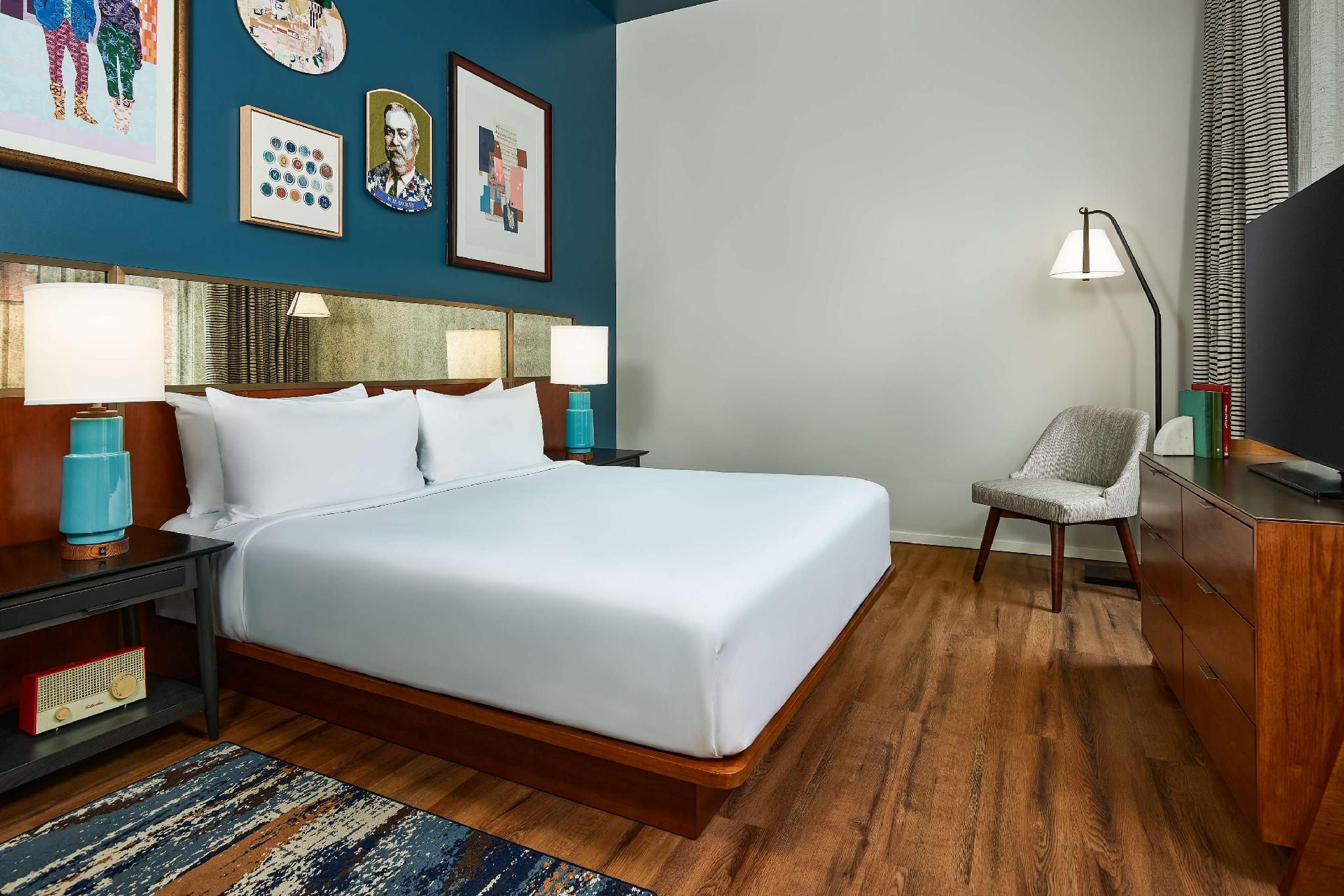 1 King City View Deluxe One Bedroom Suite