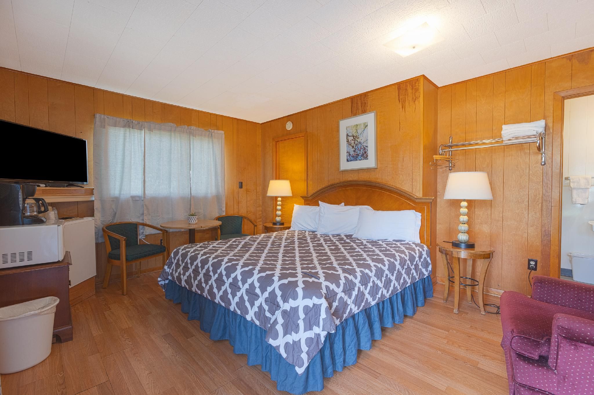 Deluxe King Bed