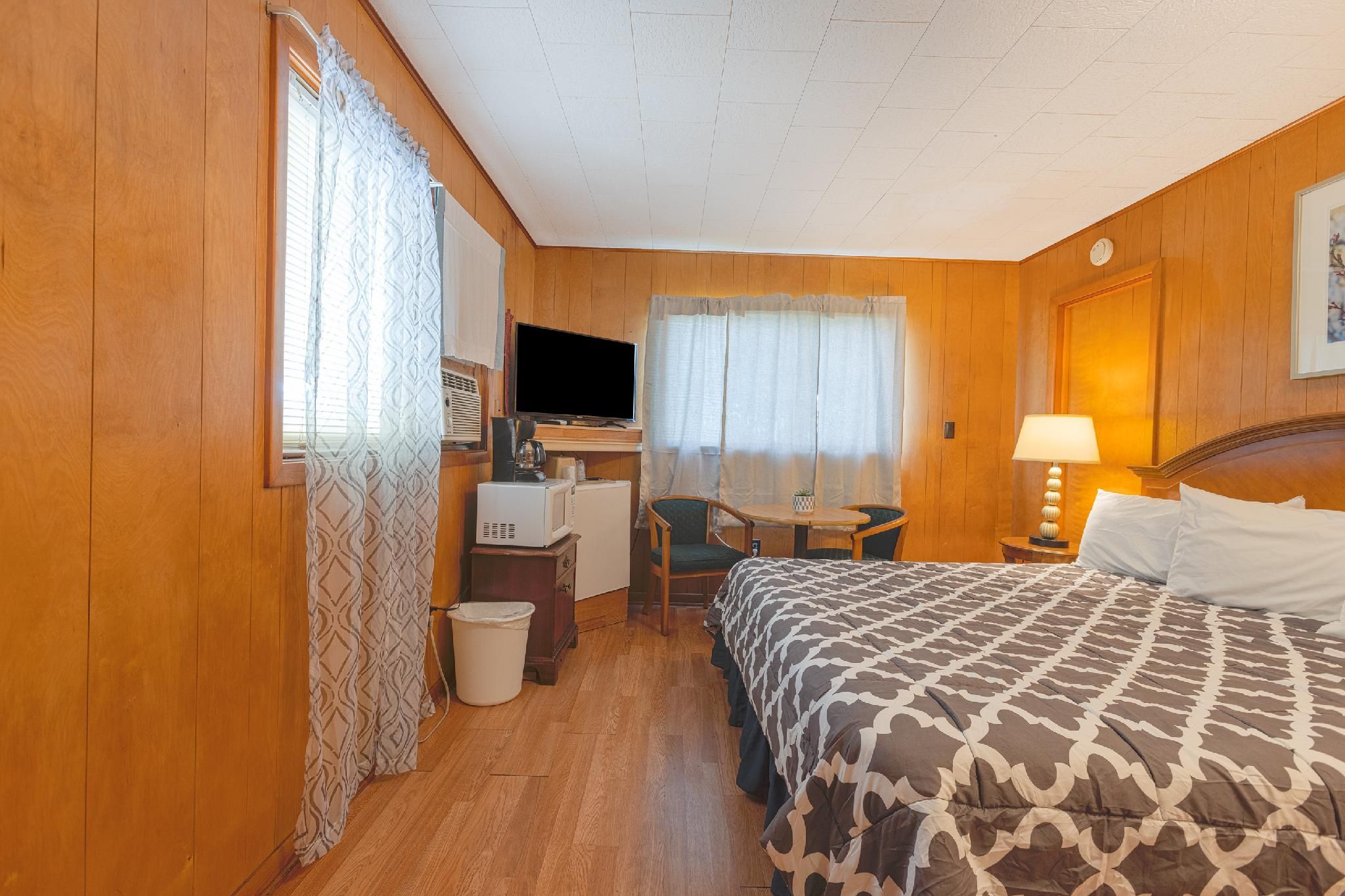Deluxe King Bed