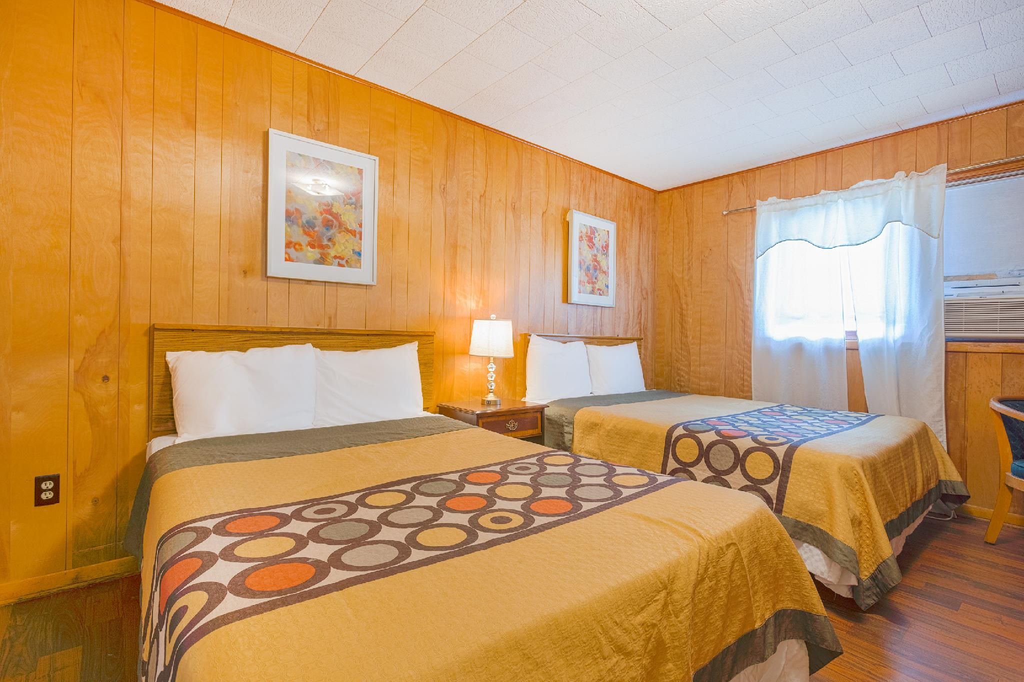 Family Room with Kitchenette (2 Queen Bed)