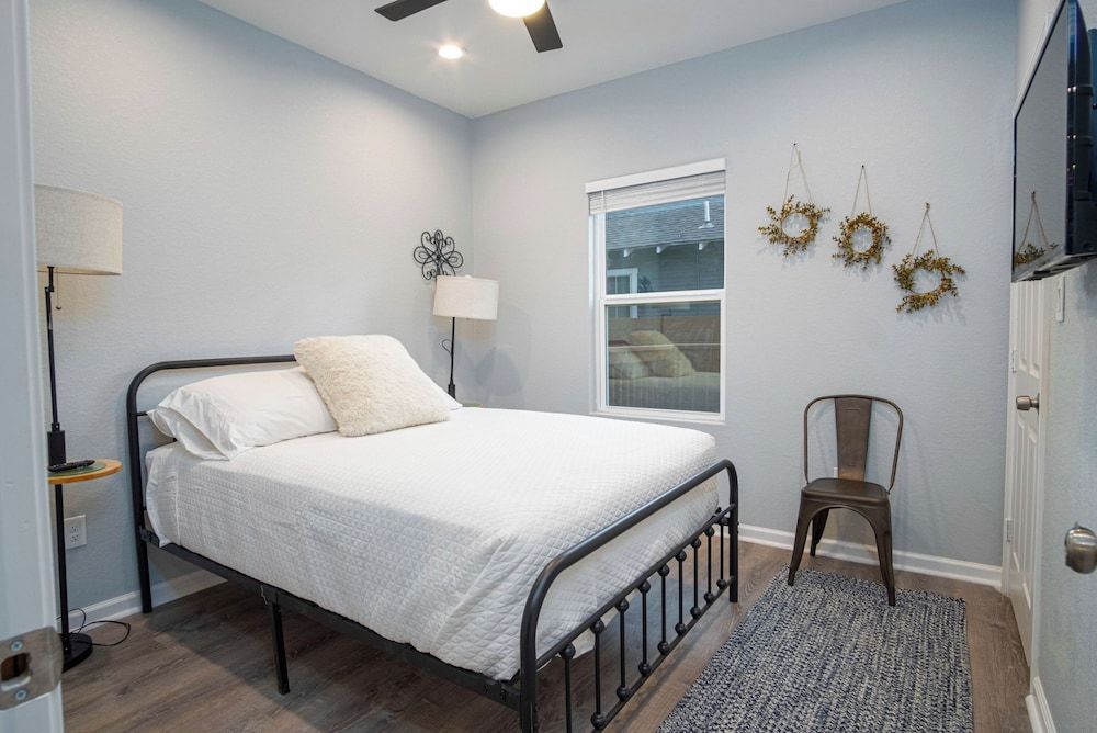 House (4 Bedrooms)