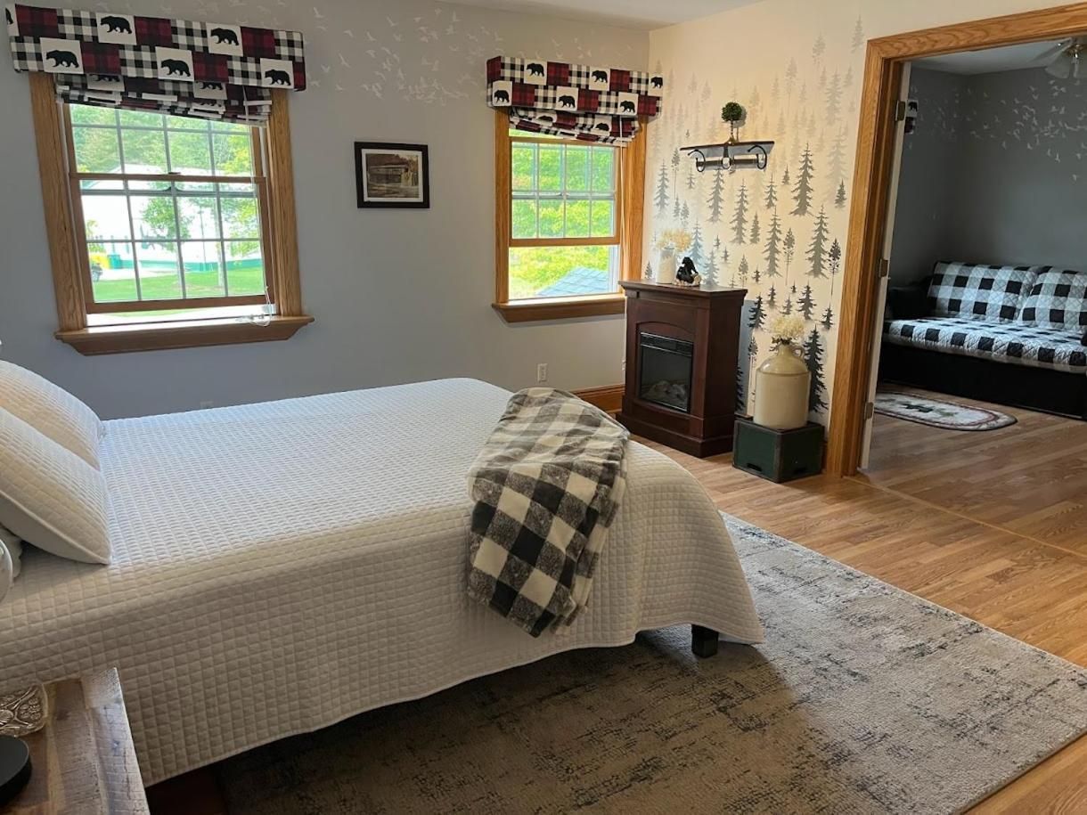 Deluxe Queen Suite