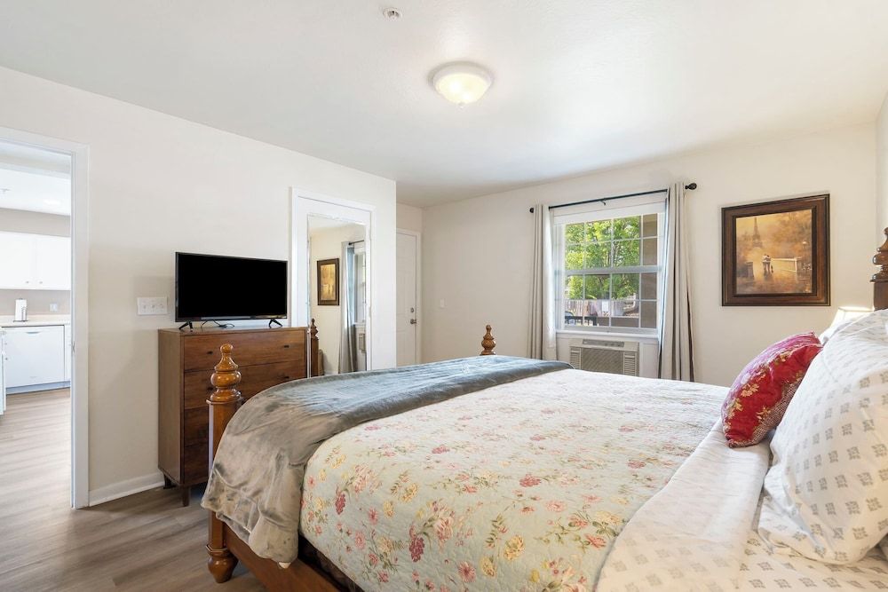 Condo, Multiple Beds, Balcony, Golf View (The Rockford Escape)