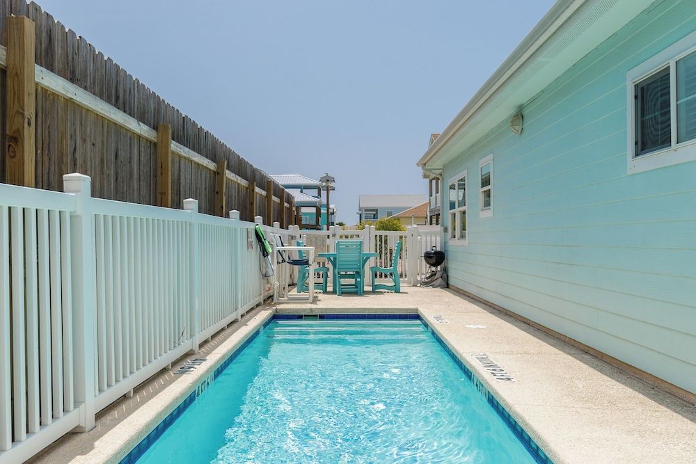 Fun 2 Bedroom Pets Pool Sleeps 6