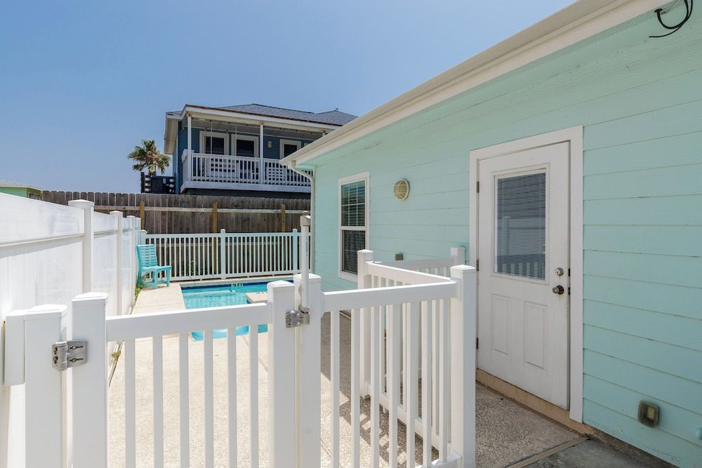 Fun 2 Bedroom Pets Pool Sleeps 6