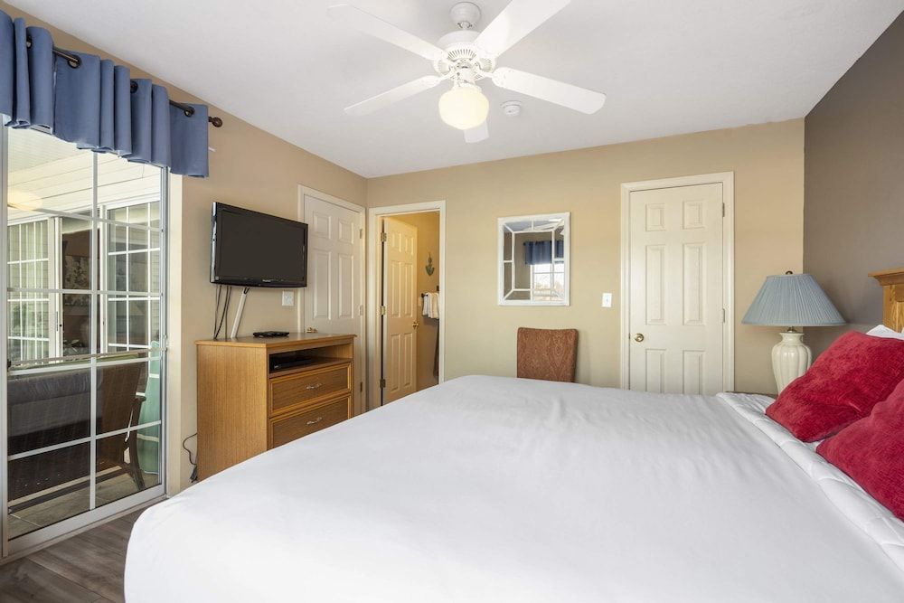 Condo, Multiple Beds, Patio (Pondview Cityscape)