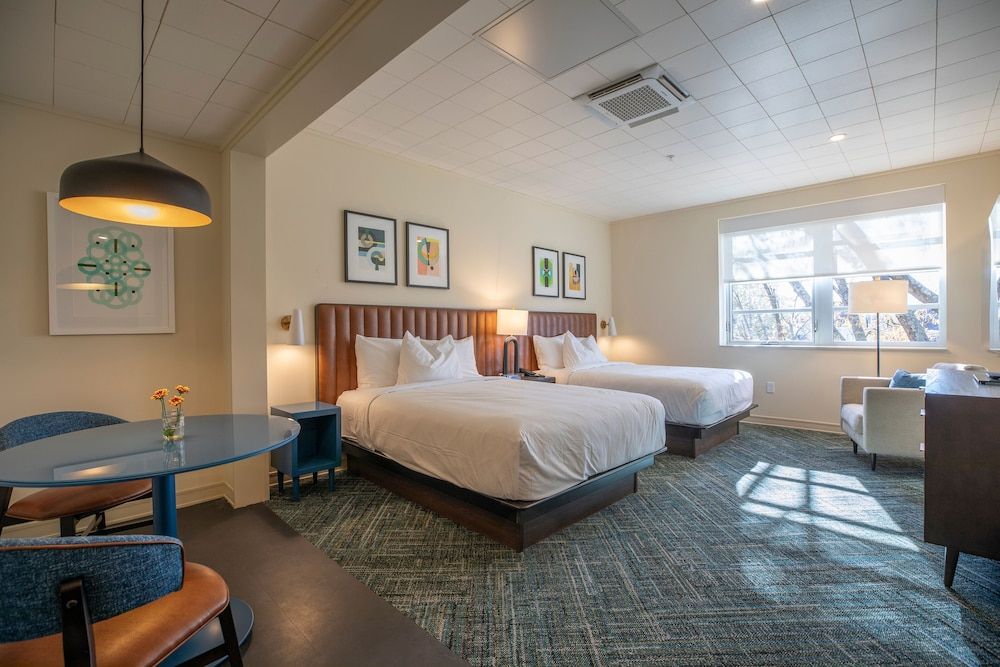 The Holbrook Hotel Double Queen Deluxe