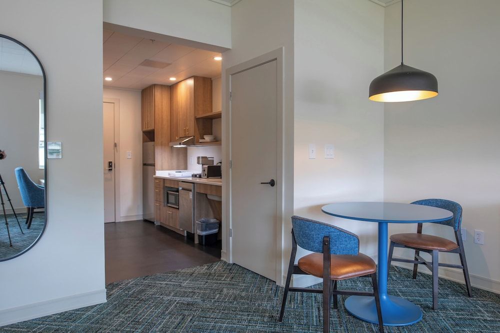 The Holbrook Hotel ADA King Deluxe 4