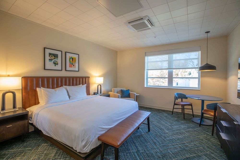 The Holbrook Hotel King Suite