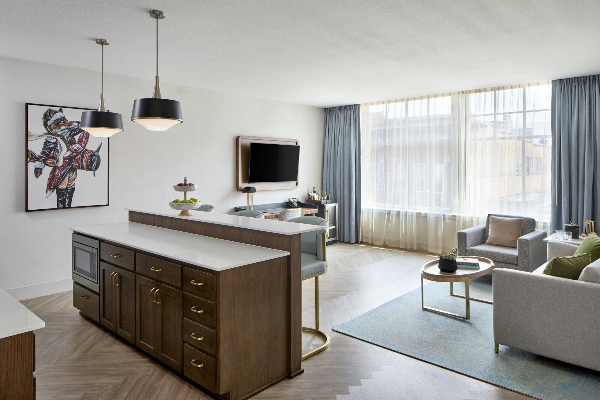 Bonanza, 1 Bedroom Suite, 1 King, Sofa Bed, City View