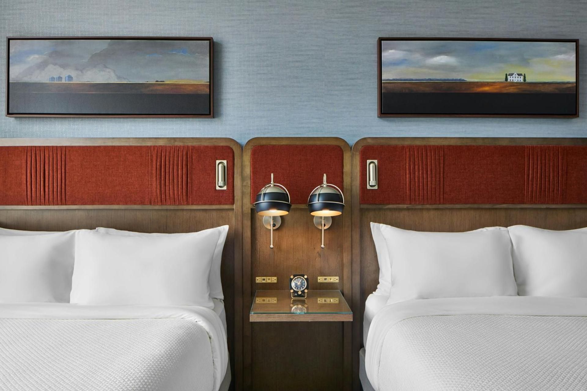 Air Studio with Two Queen Beds, Roll-In Shower and City View - Mobility Accessible