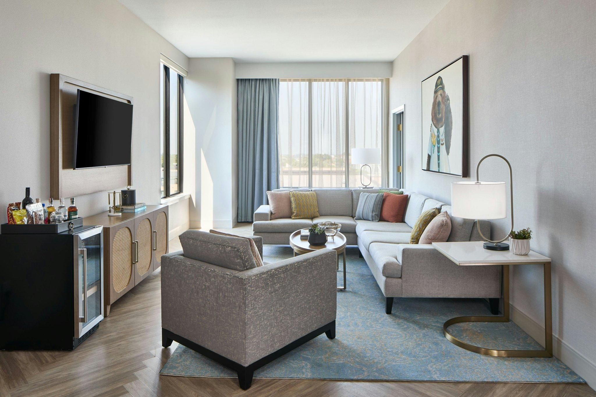 O.A., 2 Bedroom Presidential Suite, Bedroom 1: 1 King, Bedroom 2: 2 Queen, City View