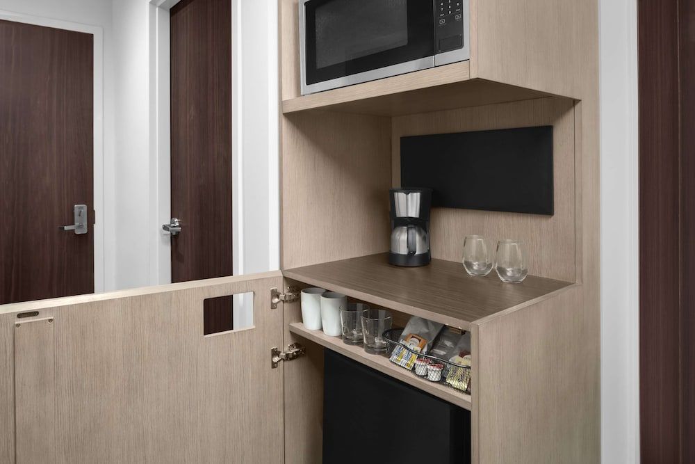 Hyatt House Lansing University Area Room, 2 Queen Beds (Den) 6