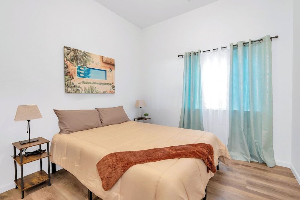 House, Multiple Beds, Fireplace, Garden View (University Pastoral)