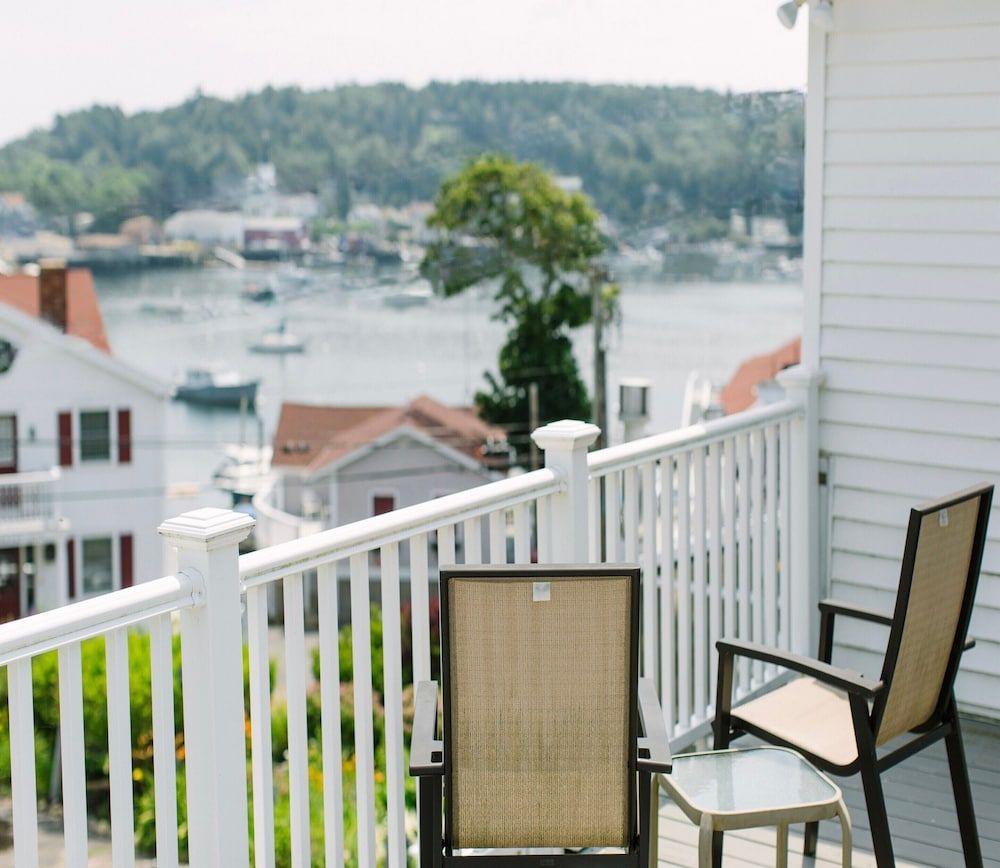 Deluxe Room, 1 King Bed, Fireplace, Harbor View