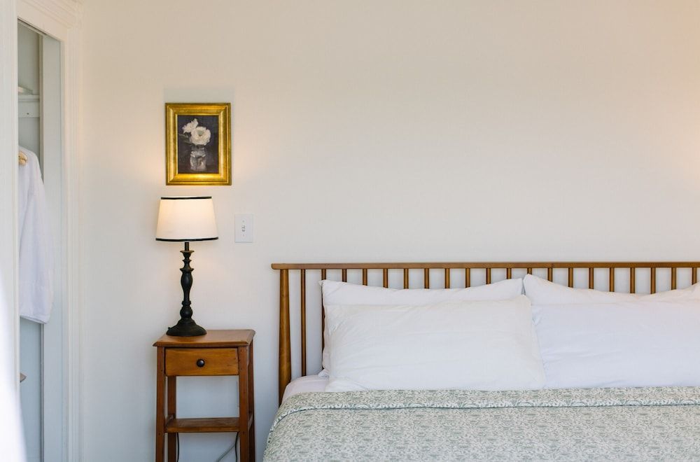 Deluxe Room, 1 King Bed, Fireplace, Harbor View