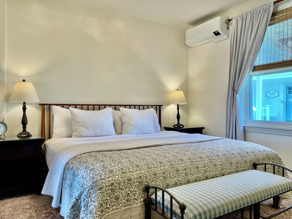 Junior Suite, 1 King Bed, Ground Floor