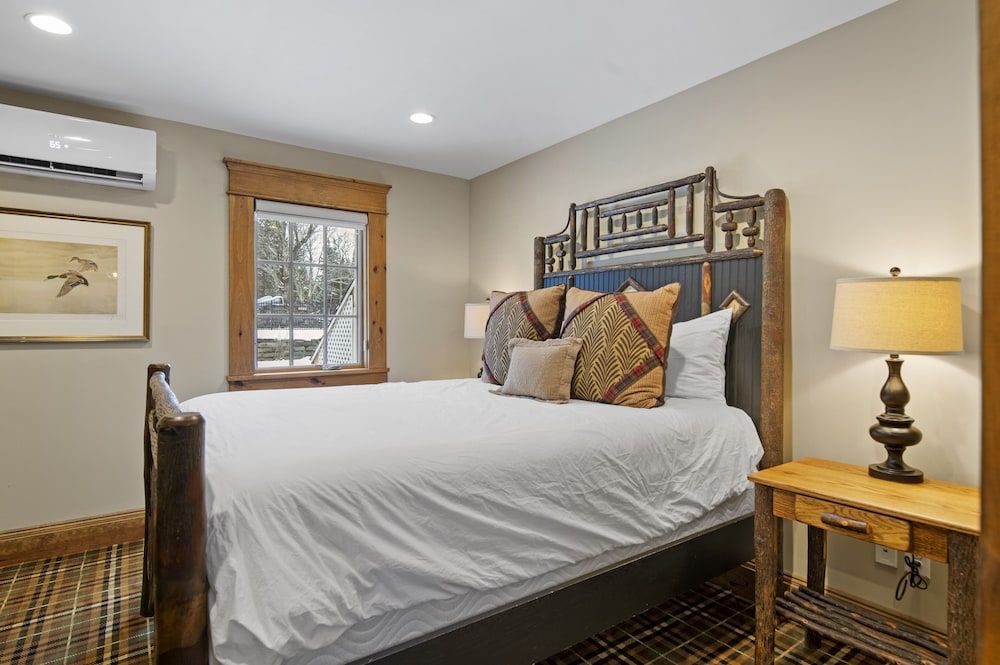 Brook Bound Inn Superior Suite 5