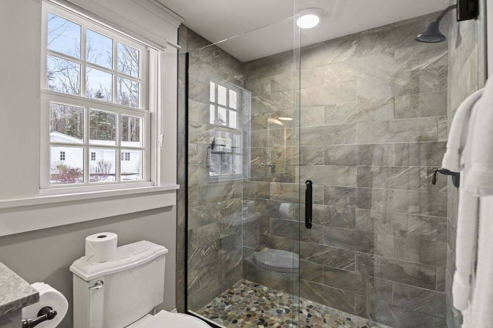 Brook Bound Inn Superior Suite 8