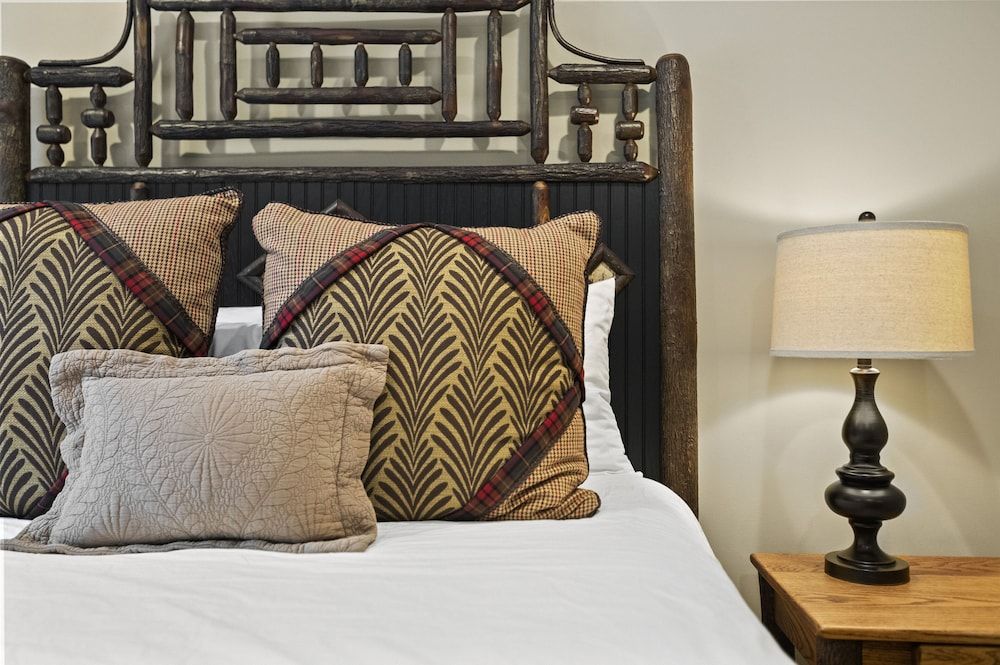 Brook Bound Inn Superior Suite 2