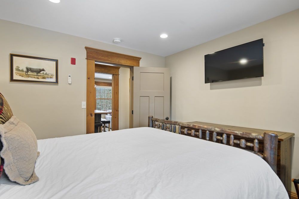 Brook Bound Inn Superior Suite 12