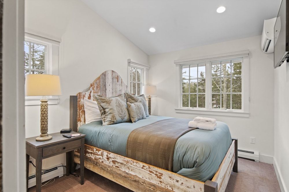 Brook Bound Inn Luxury Chalet 8