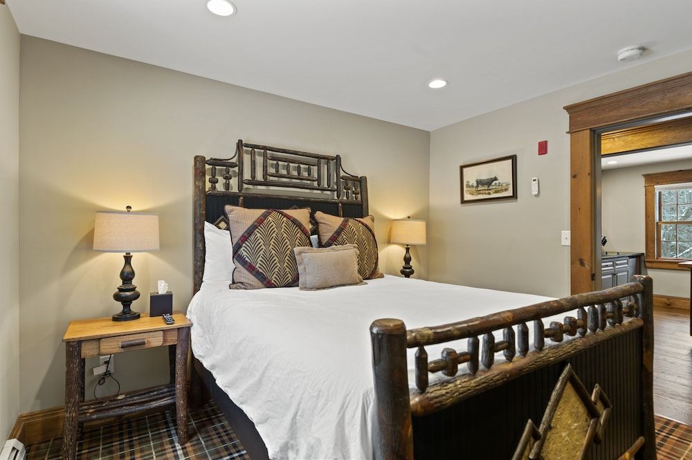 Brook Bound Inn Superior Suite 3