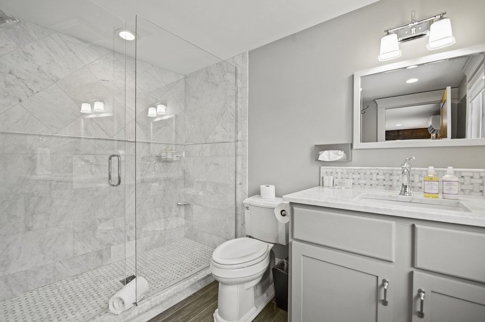 Brook Bound Inn Premium Suite 5