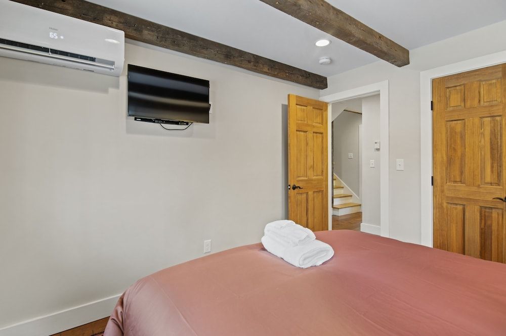 Brook Bound Inn Luxury Chalet 5