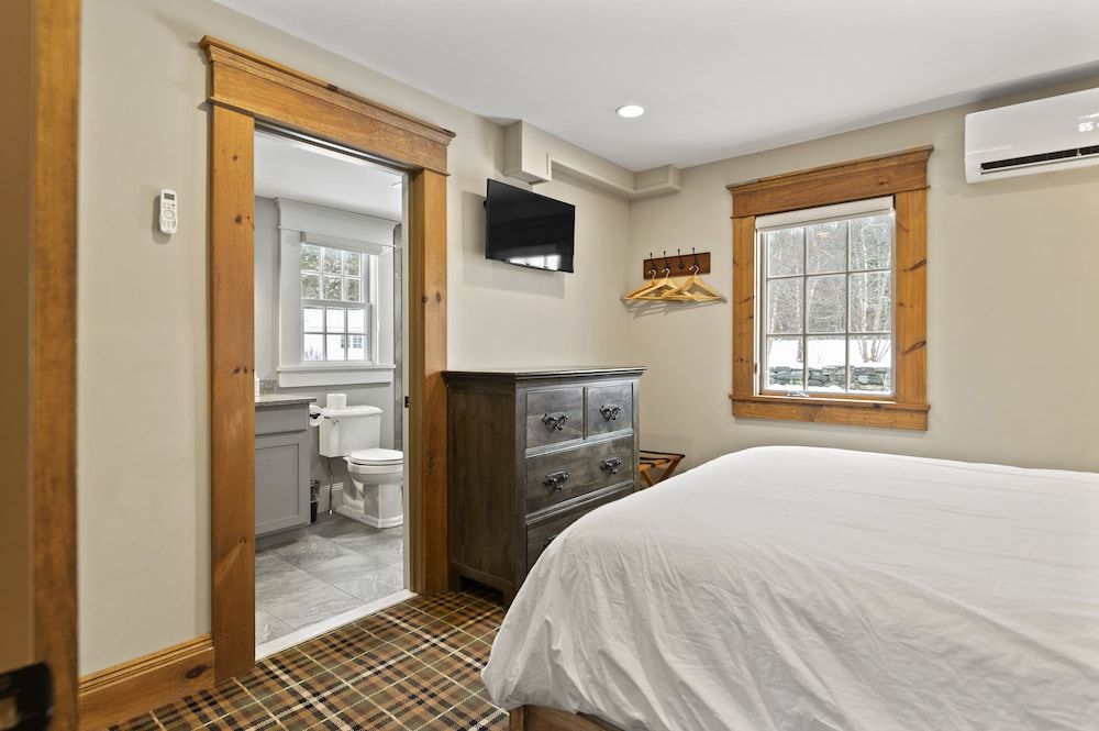 Brook Bound Inn Superior Suite 11