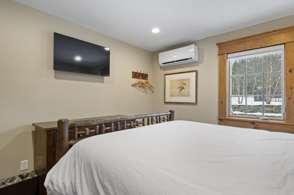 Brook Bound Inn Luxury Chalet 7